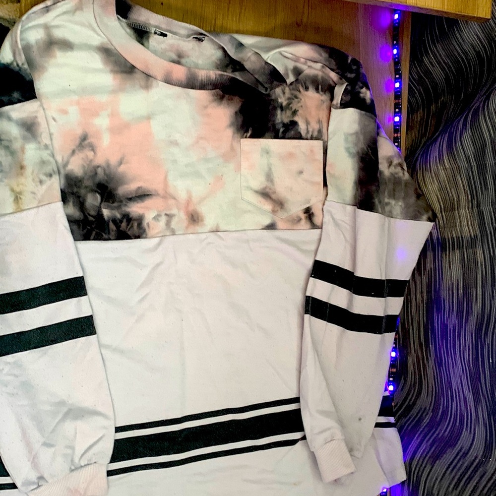 Cute long sleeve sweater. With a sassy side to it